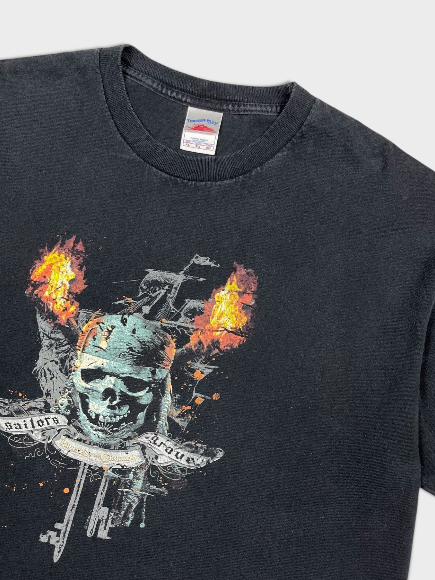 PIRATES OF THE CARIBBEAN SKULL TEE